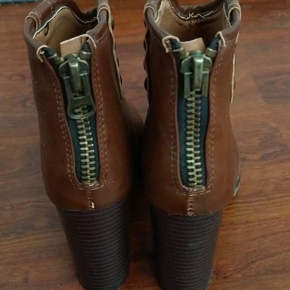 Brown leather ankle heels - Picture 4 of 4